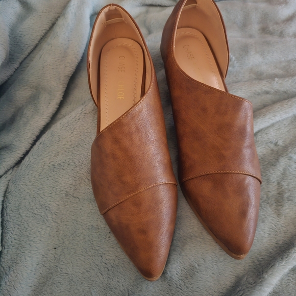 Chase + Chloe Women's Brown Flats - Picture 2 of 12